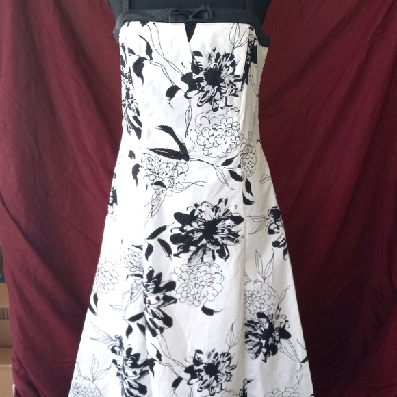 Robbie Bee white dress with black floral (everything must go! Moving sale) - Picture 1 of 5